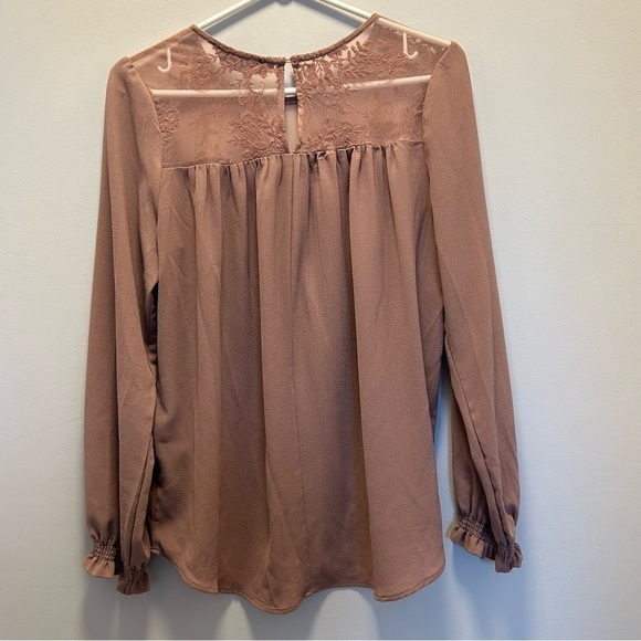 Brody Myles blouse with top lace and flowy fit - Picture 2 of 10